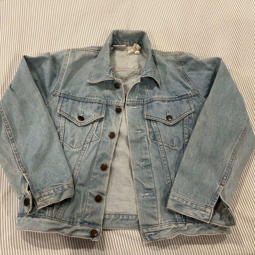 Avon Fashion Classic Light Wash Denim Jacket 100% Cotton